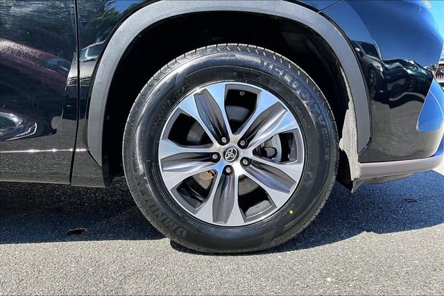 Used 2021 Toyota Highlander XLE FWD image 9