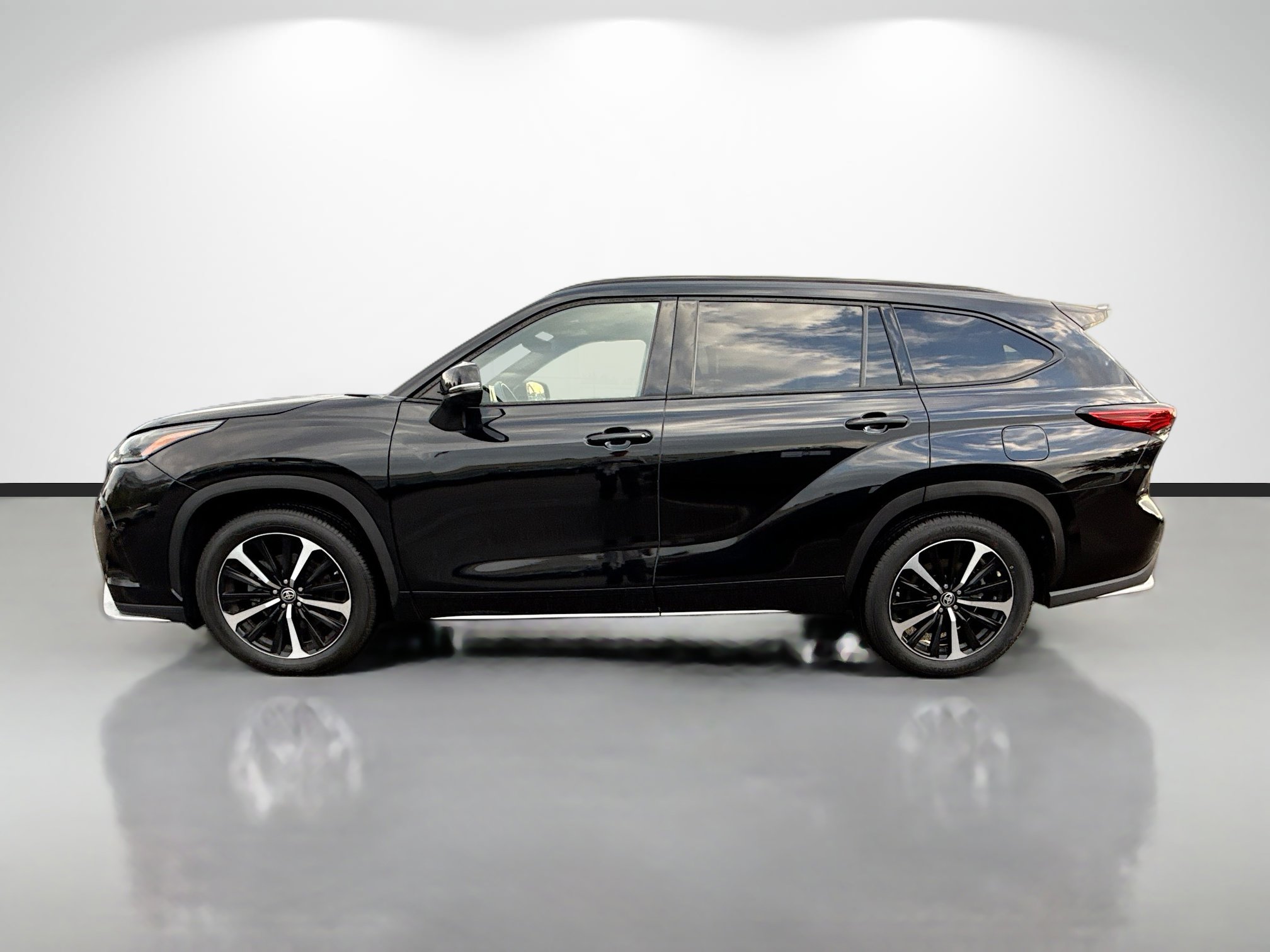 Used 2022 Toyota Highlander XSE image 6