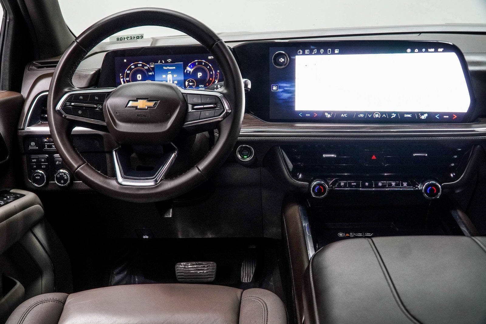 Used 2025 Chevrolet Suburban LT AWD/4WD image 18