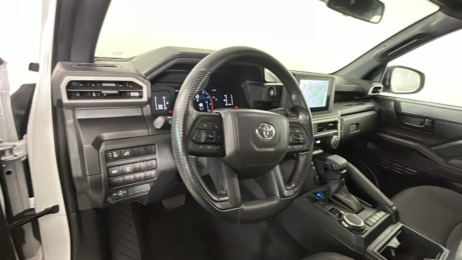 Used 2024 Toyota Tacoma SR AWD/4WD image 17