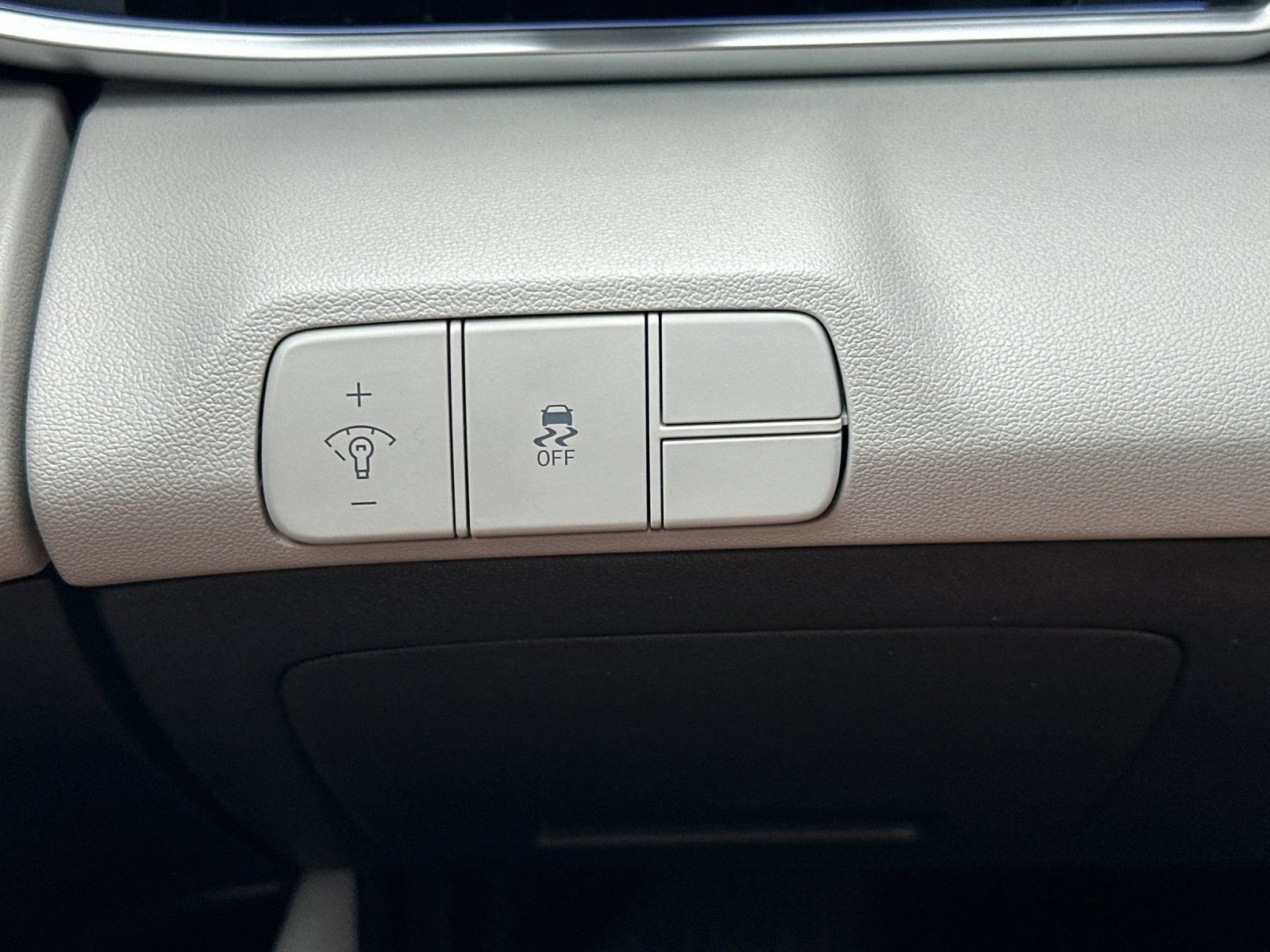 Used 2024 Hyundai Elantra Limited FWD image 31