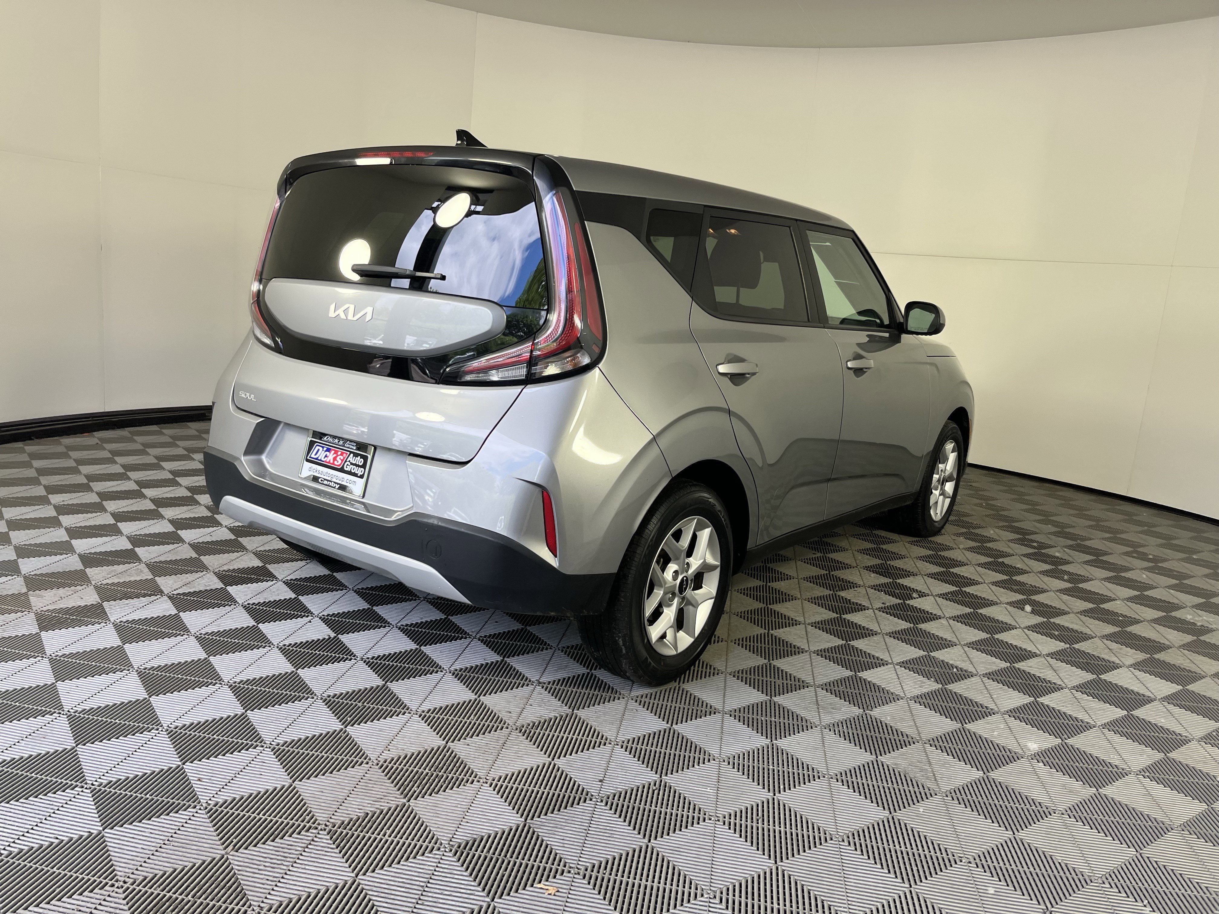 Used 2023 Kia Soul LX w/ Option Group 015 FWD image 5