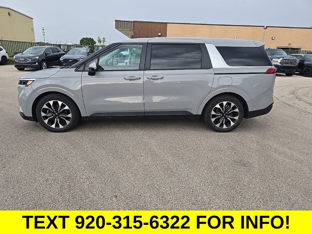 Used 2023 Kia Carnival EX FWD image 3