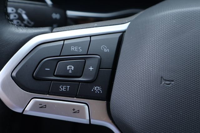 Certified 2022 Volkswagen Jetta SE w/ Panoramic Sunroof Package image 22