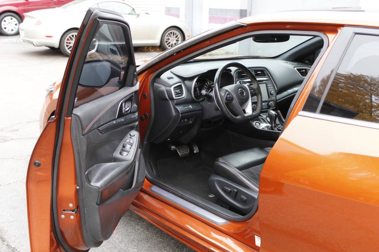 Used 2019 Nissan Maxima SR w/ Premium Package FWD image 21