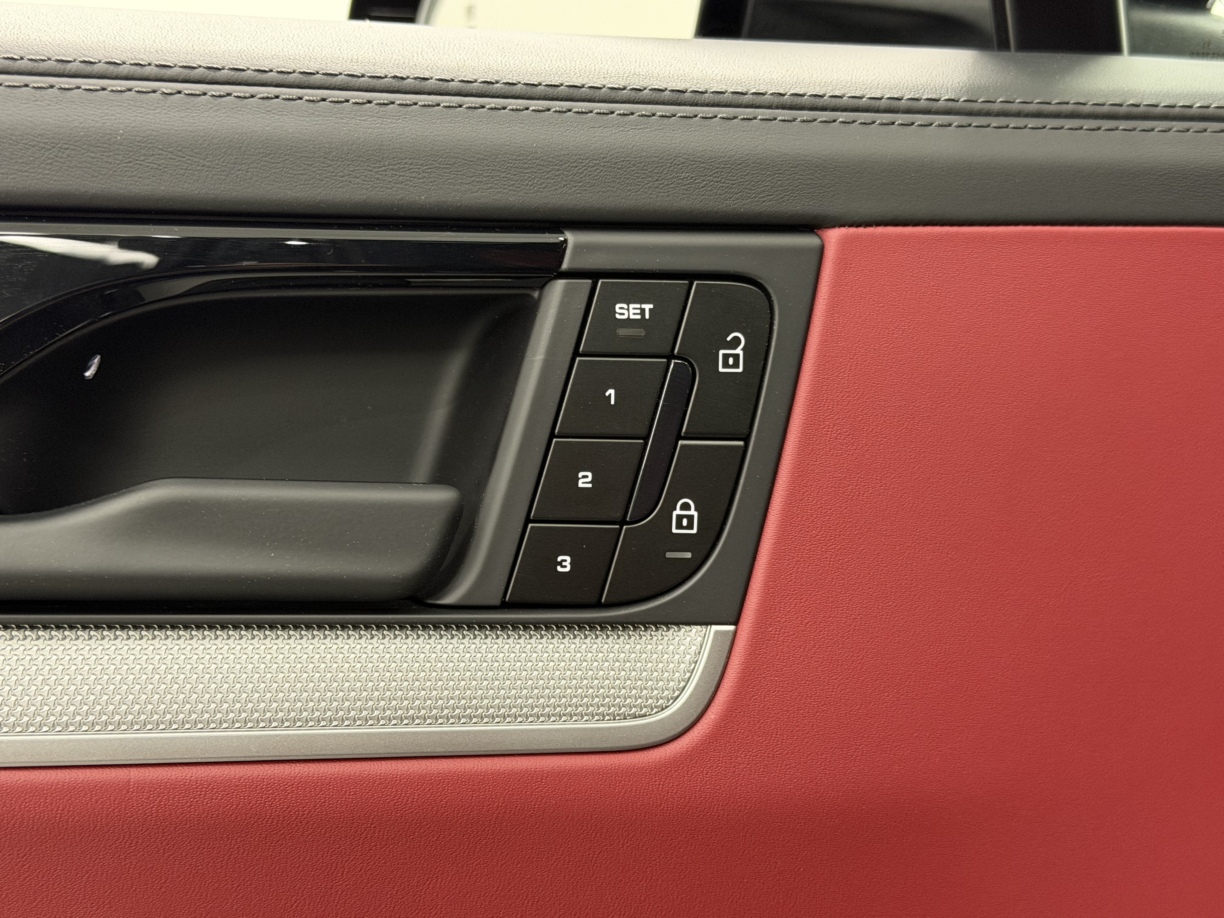 Certified 2025 Porsche Cayenne S AWD/4WD image 29