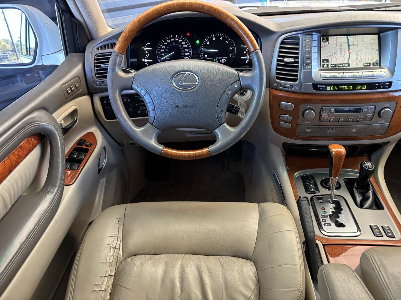 Used 2004 Lexus LX 470 4WD w/ Preferred Accessory Pkg image 11