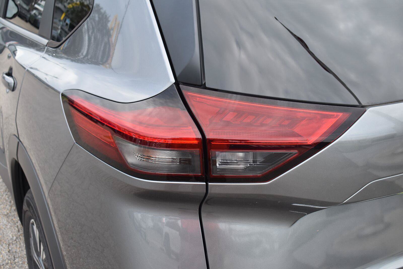 Used 2023 Nissan Rogue SV w/ SV Premium B Package FWD image 6