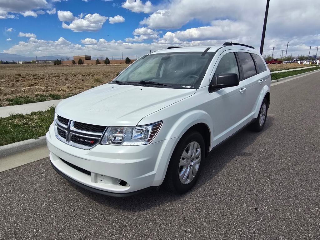 Used 2020 Dodge Journey SE image 1