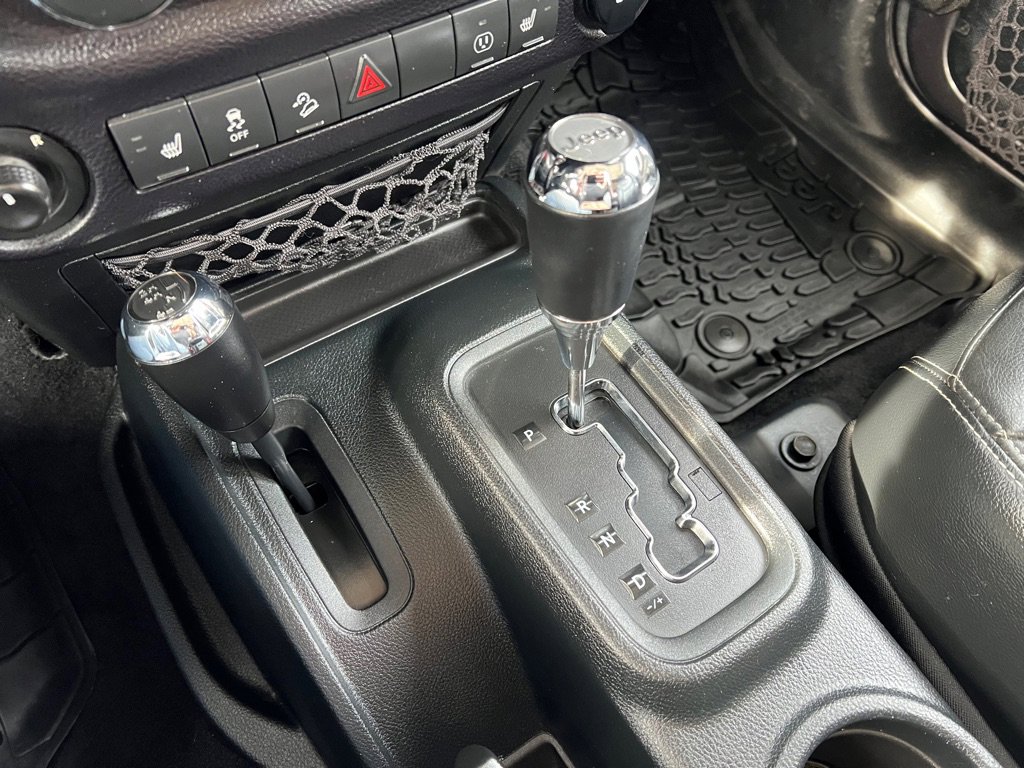 Used 2016 Jeep Wrangler Unlimited Rubicon w/ Connectivity Group image 23