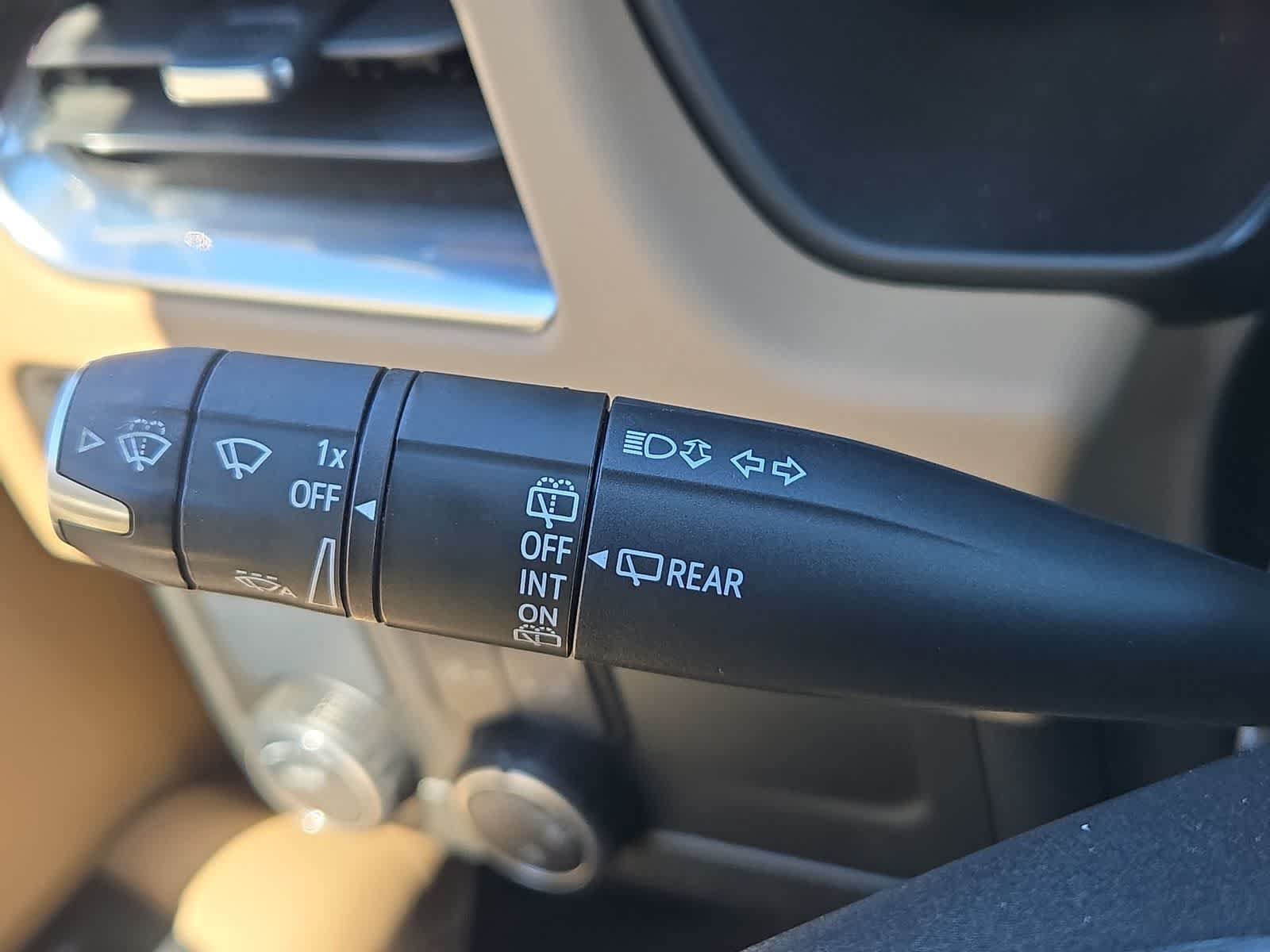 Used 2024 Chevrolet Suburban Premier RWD image 27