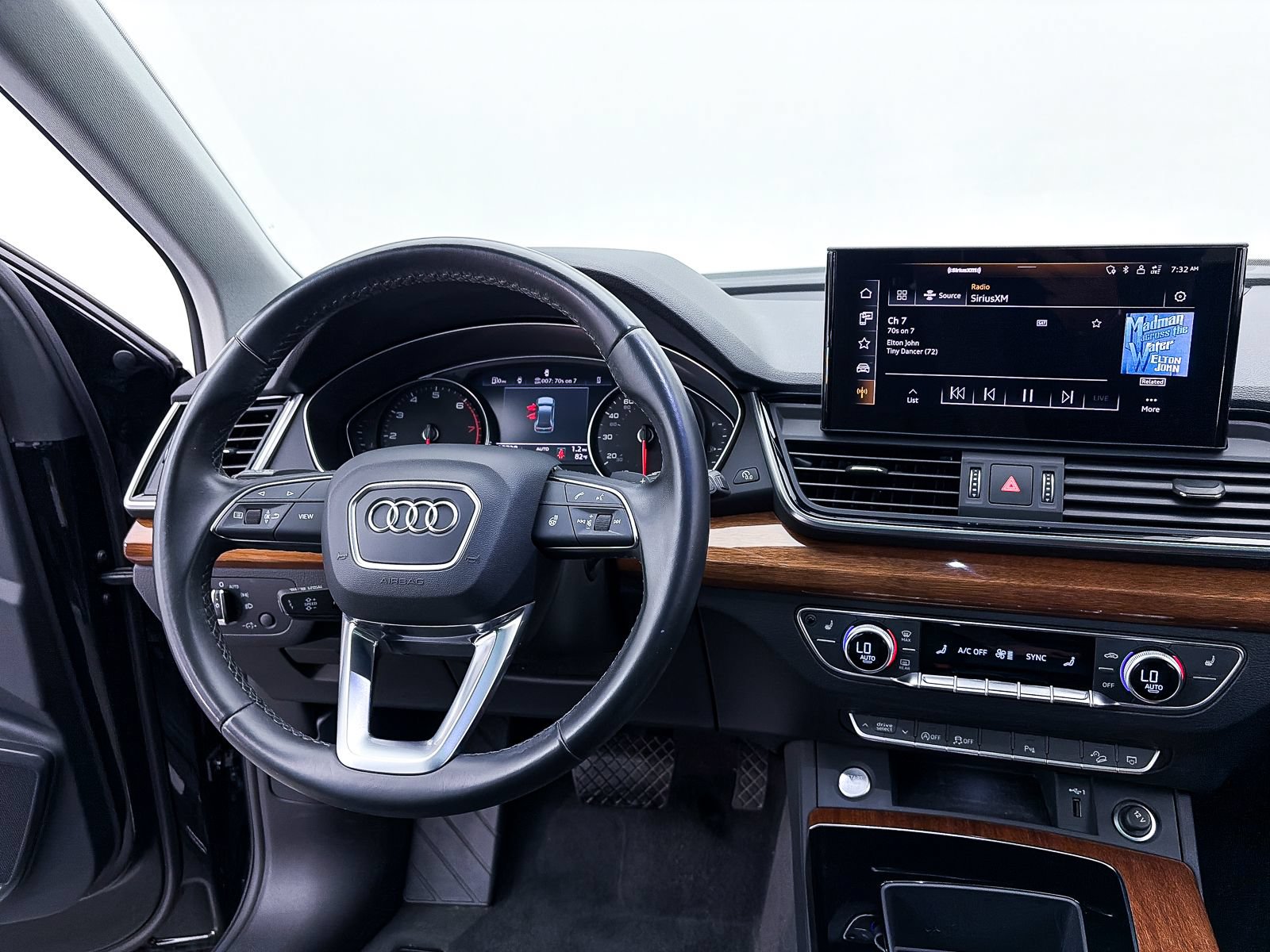 Used 2023 Audi Q5 2.0T Premium w/ Convenience Package AWD/4WD image 4