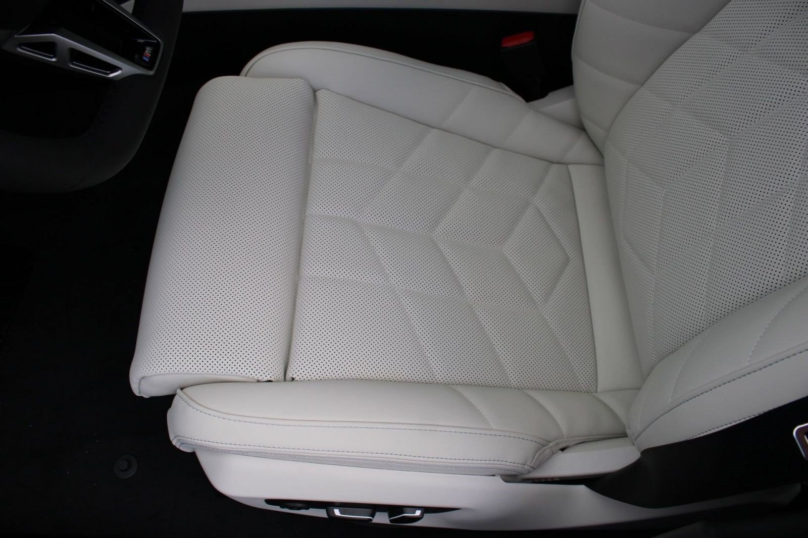 Used 2026 BMW 530i w/ M Sport Package RWD image 15