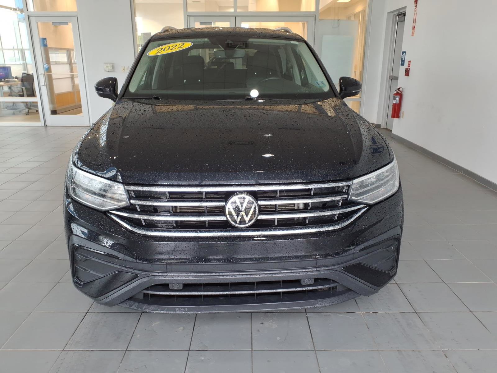 Used 2022 Volkswagen Tiguan SE AWD/4WD image 2