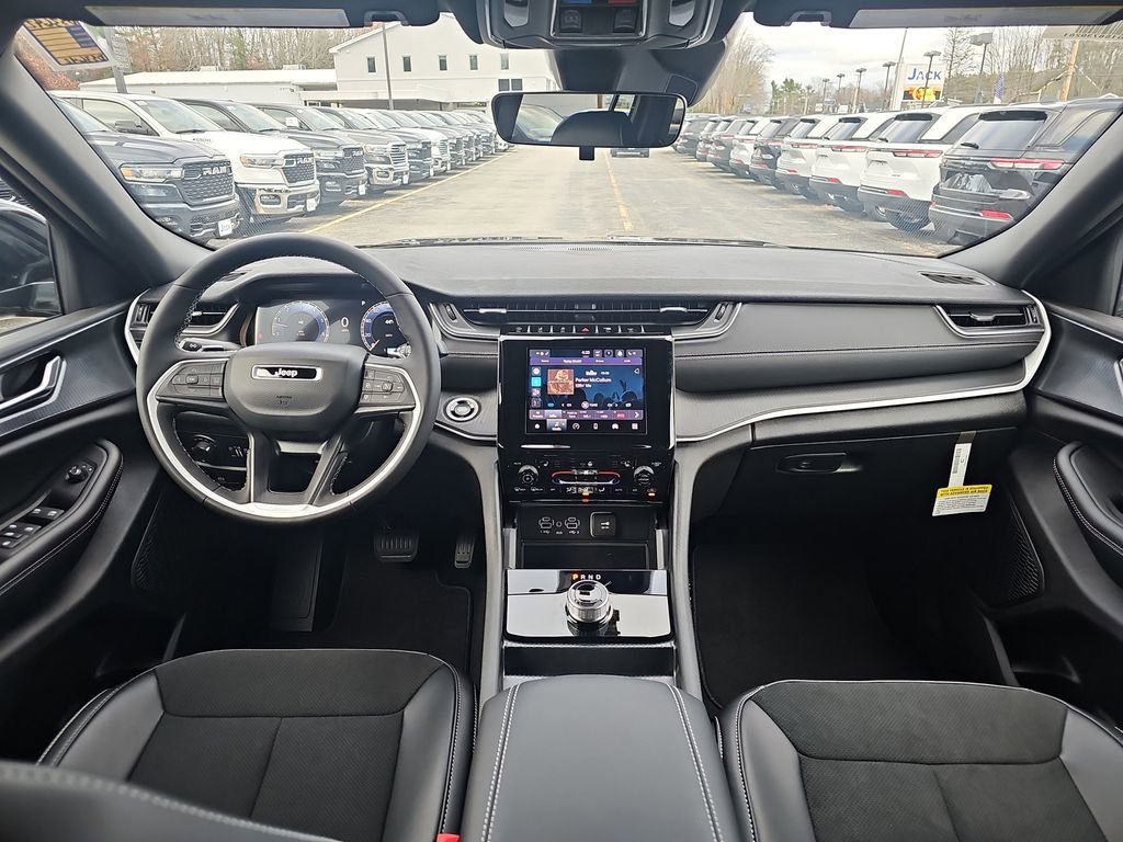 New 2025 Jeep Grand Cherokee L Altitude image 13