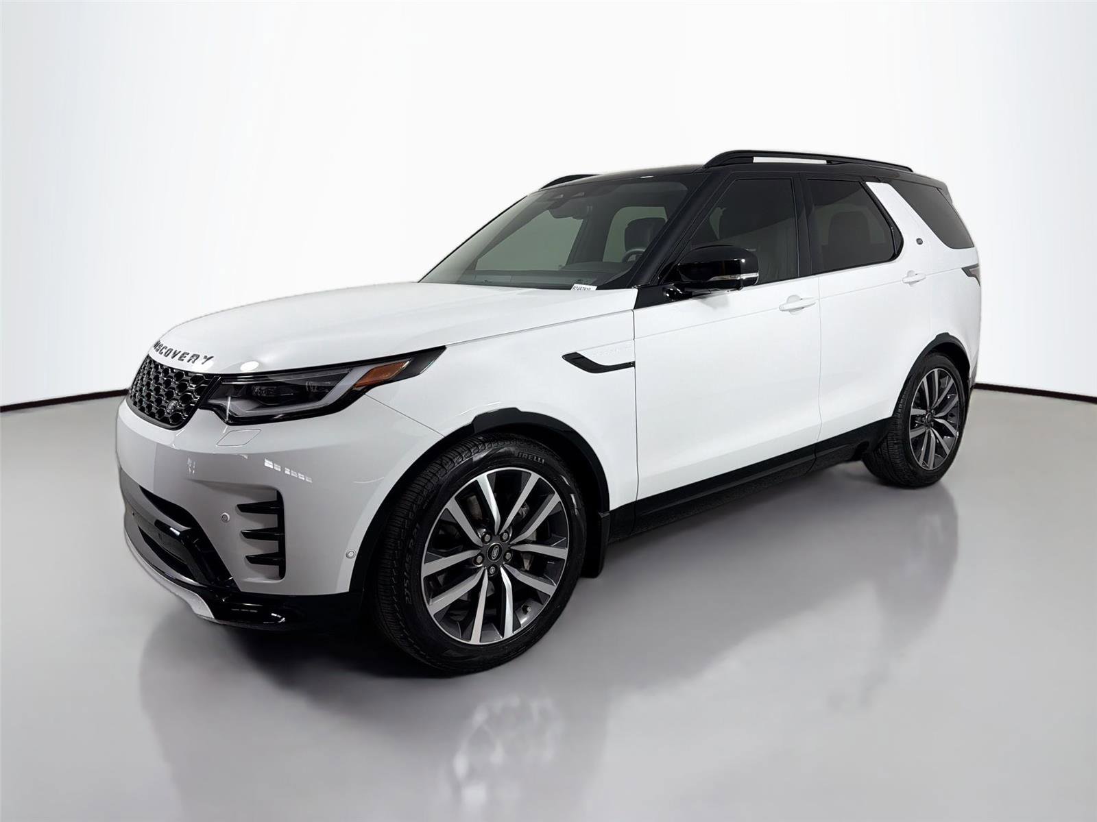 Certified 2024 Land Rover Discovery Dynamic SE AWD/4WD image 1