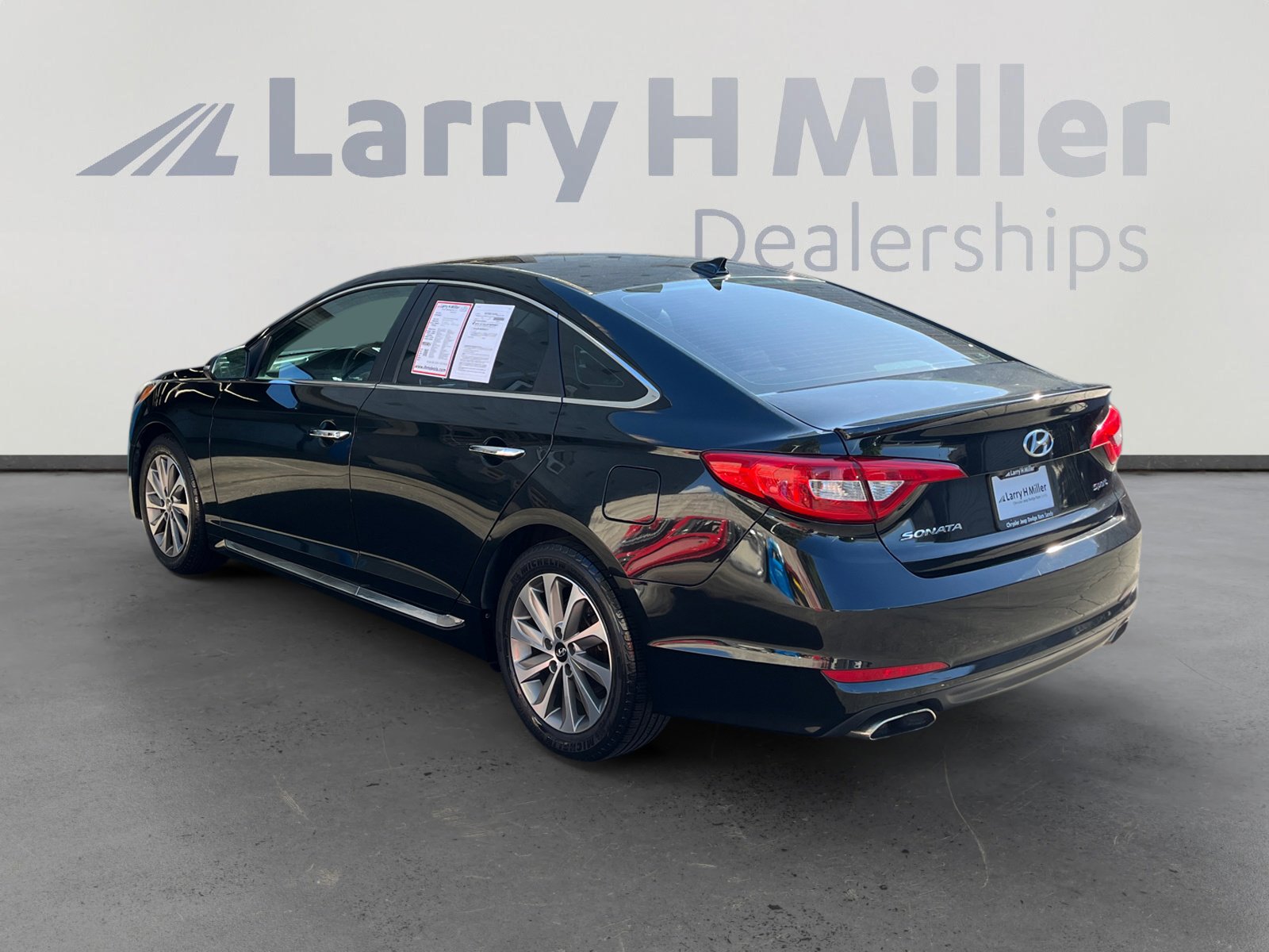 Used 2015 Hyundai Sonata Sport w/ Option Group 03 FWD image 3