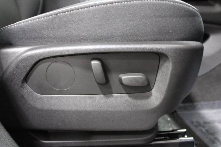 Used 2023 Buick Envision Essence image 26