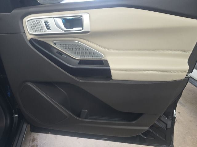 Used 2020 Ford Explorer Platinum w/ Premium Technology Package AWD/4WD image 5