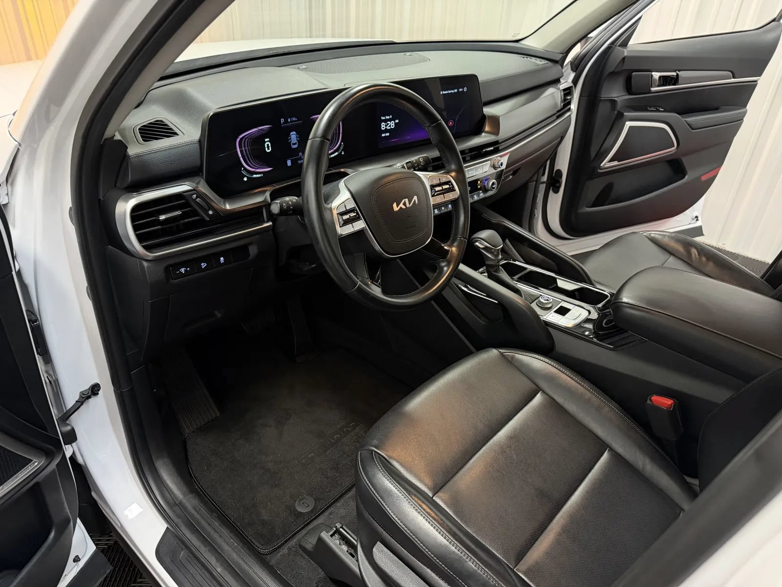 Used 2024 Kia Telluride LX FWD image 33