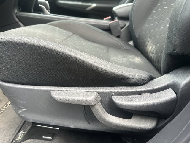 Used 2024 Nissan Kicks SV w/ Interior Electronics Package FWD image 17