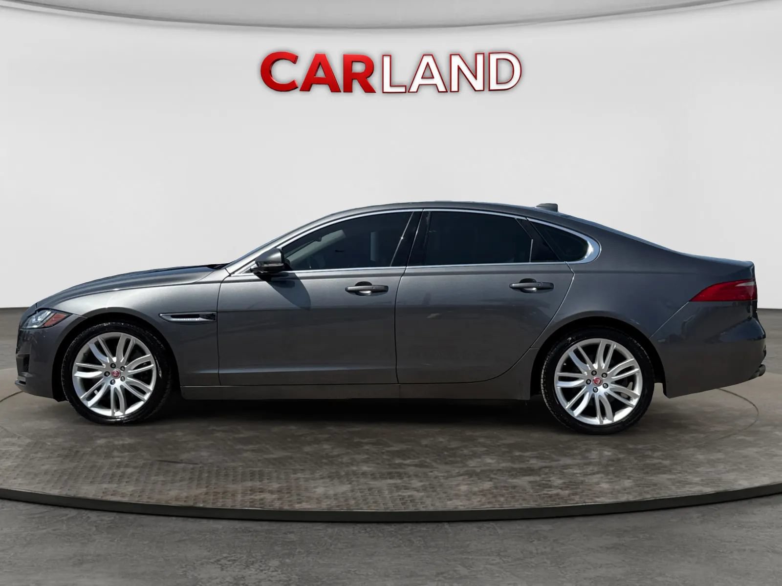 Used 2017 Jaguar XF Prestige AWD/4WD image 2