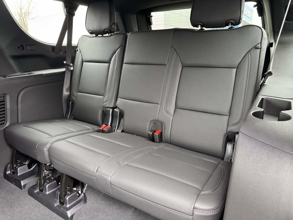 Used 2025 Chevrolet Suburban High Country AWD/4WD image 10