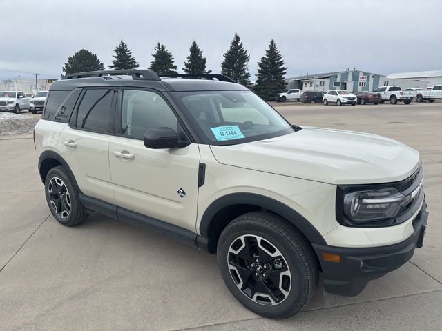 Used 2024 Ford Bronco Sport Outer Banks w/ Tech Package image 2