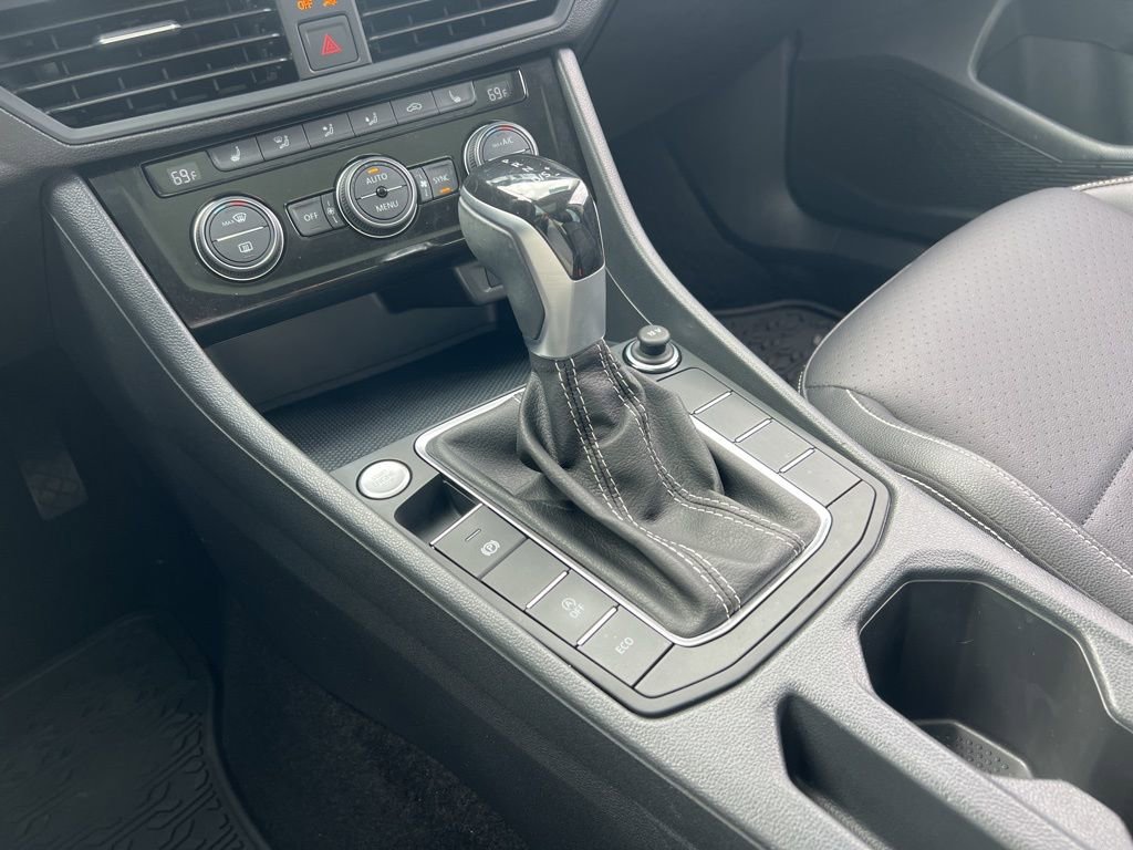 Certified 2023 Volkswagen Jetta SE w/ Panoramic Sunroof Package image 20