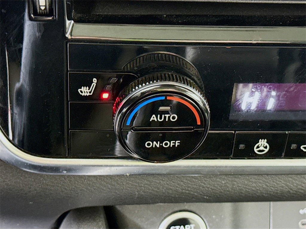 Used 2022 Nissan Rogue SV w/ SV Premium Package image 12