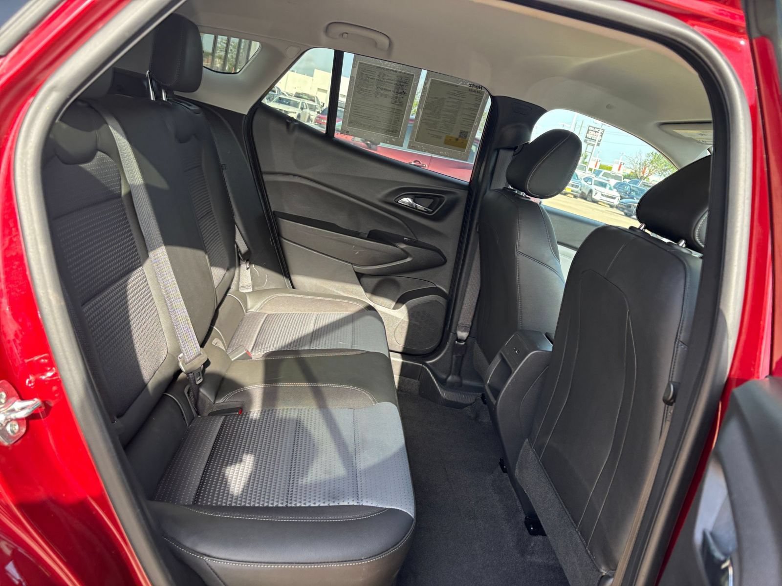 Used 2025 Chevrolet Trax LT w/ LT Convenience Package FWD image 24