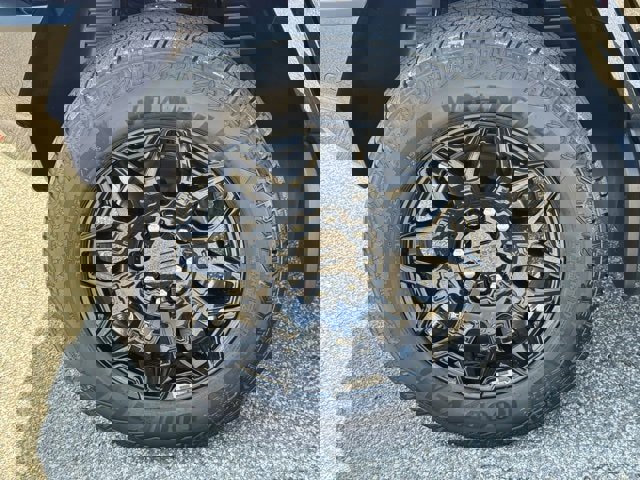 New 2025 GMC Hummer EV 2X w/ LPO, Illumination Package image 27