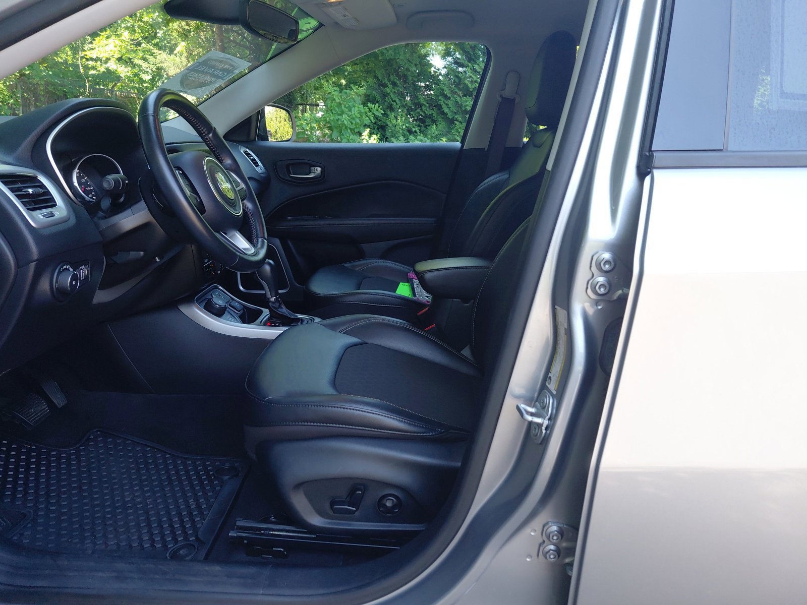 Used 2019 Jeep Compass Latitude w/ Popular Equipment Group AWD/4WD image 2