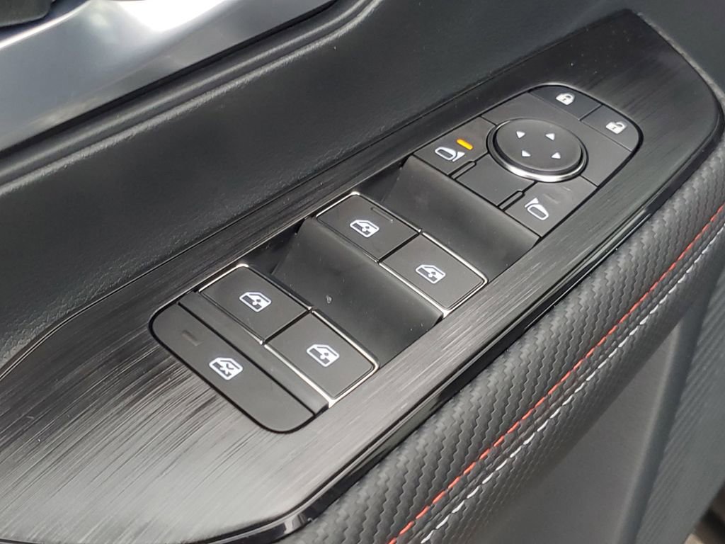 New 2025 Nissan Kicks SR image 11