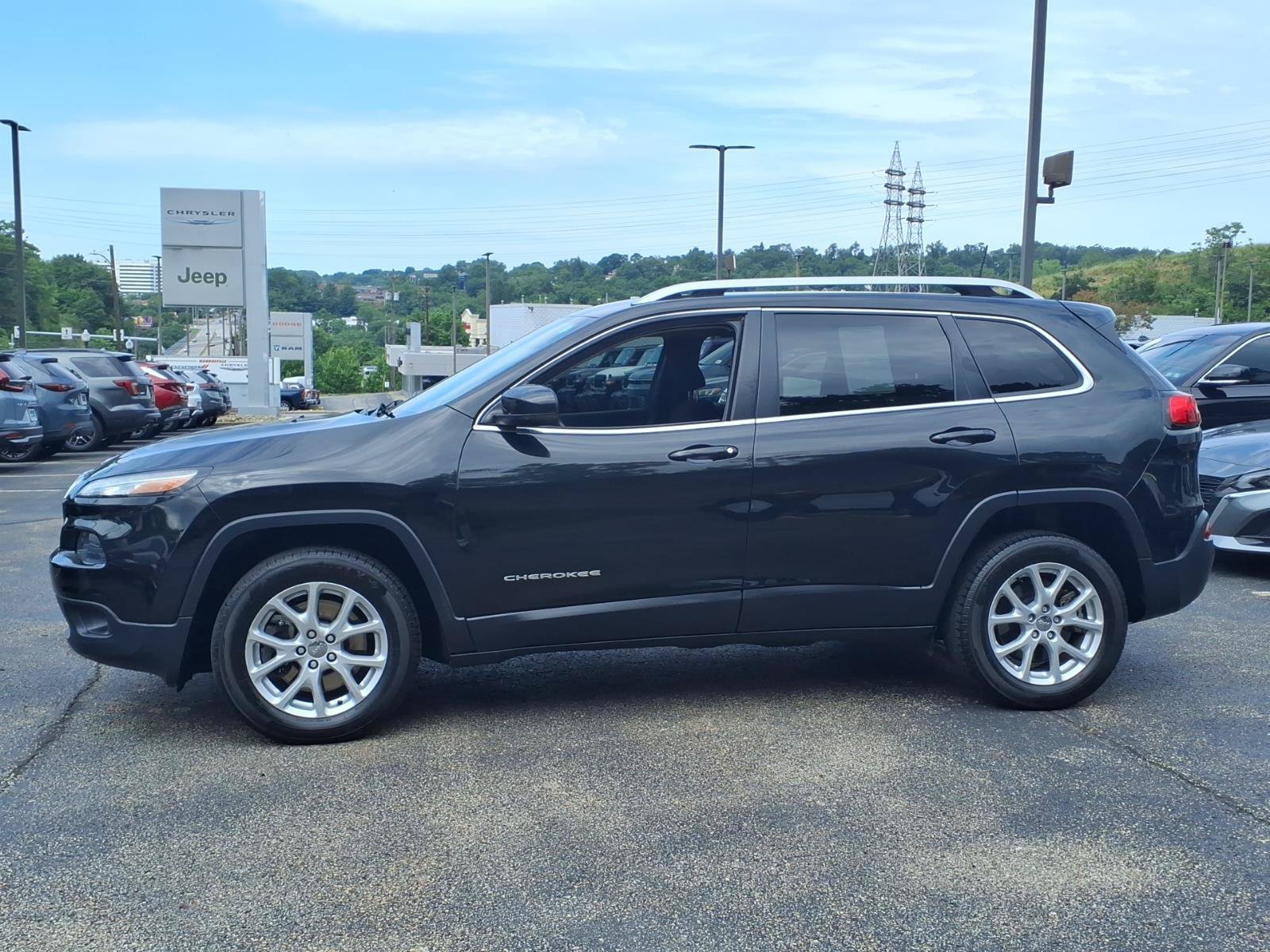 Certified 2016 Jeep Cherokee Latitude w/ Safety/Convenience Group AWD/4WD image 2