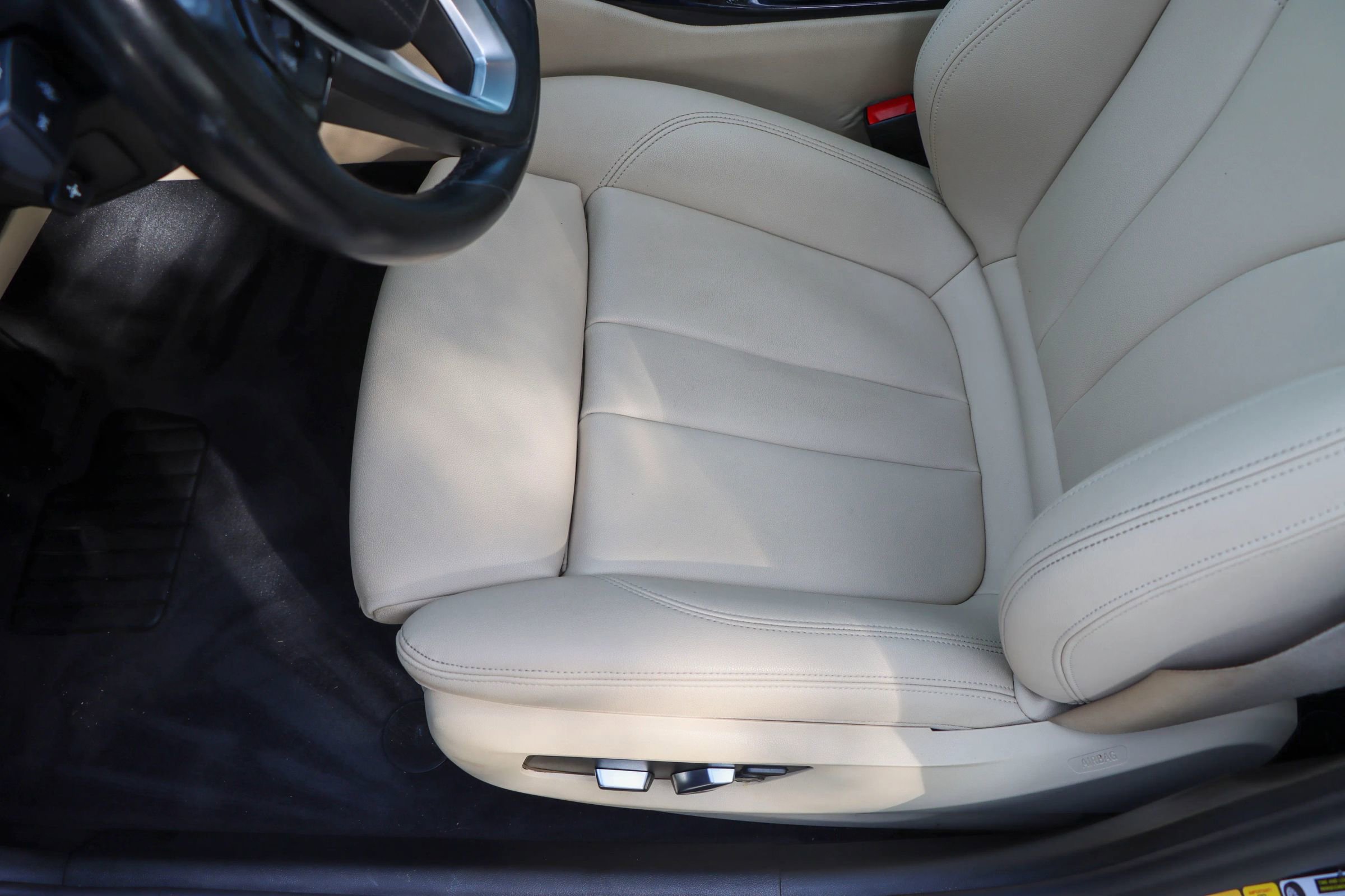 Used 2019 BMW 530e w/ Convenience Package image 16