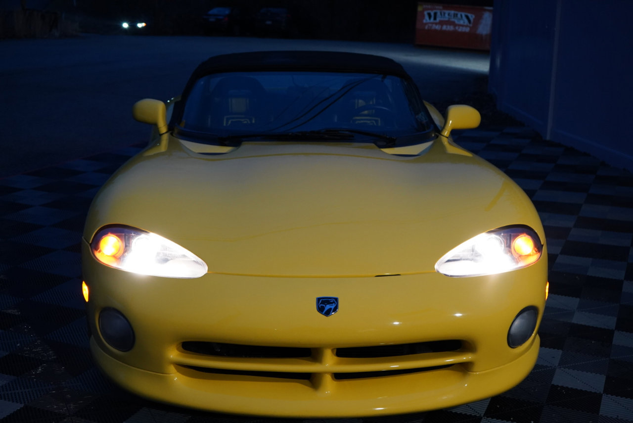 Used 1994 Dodge Viper RT/10 image 16