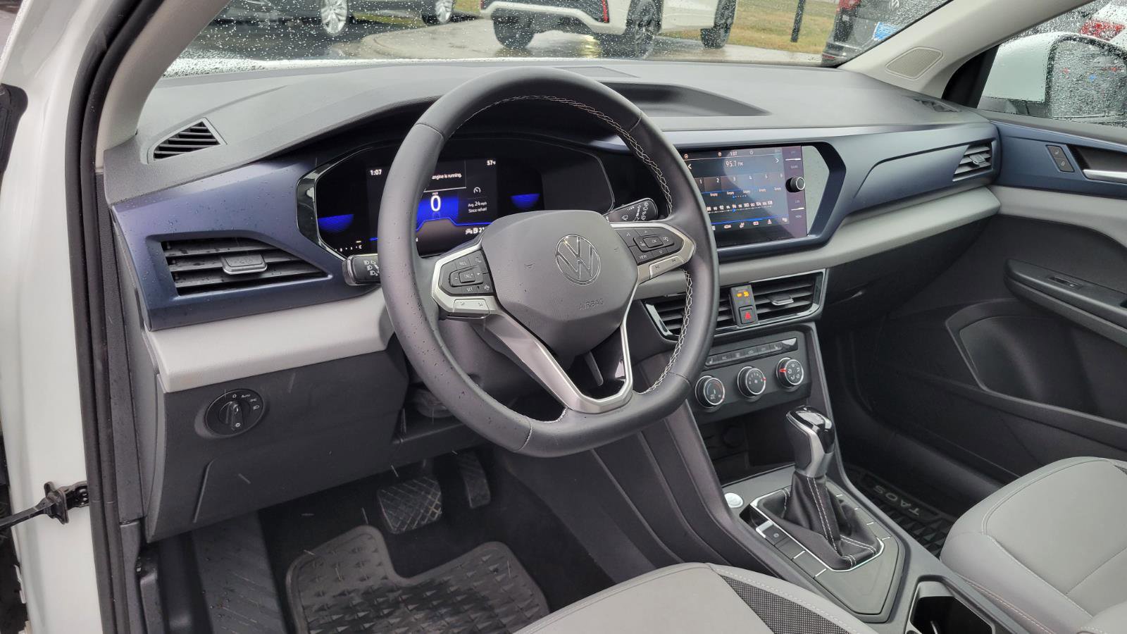 Used 2022 Volkswagen Taos SE w/ Panoramic Sunroof Package image 22