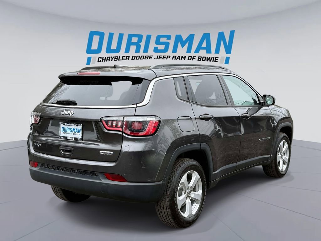 Used 2019 Jeep Compass Latitude image 2