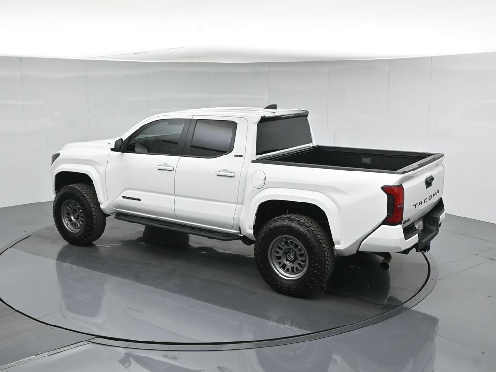 Used 2025 Toyota Tacoma SR5 AWD/4WD image 43