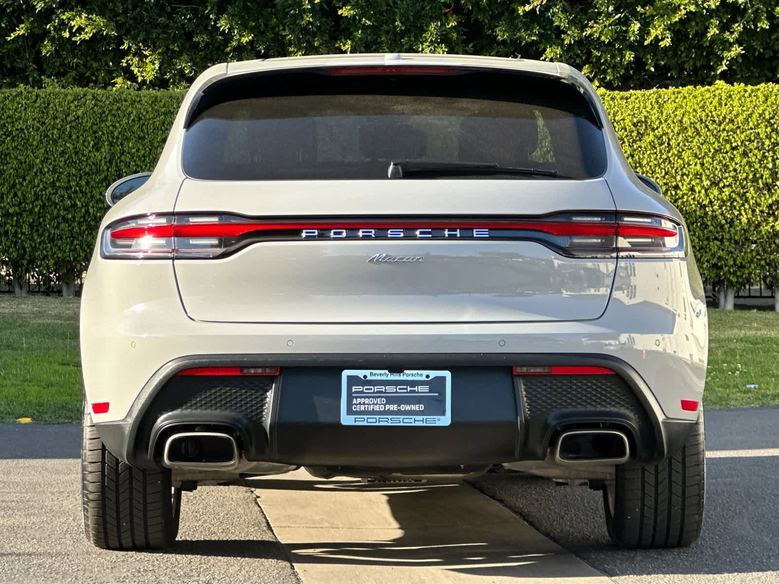 Certified 2025 Porsche Macan AWD/4WD image 7