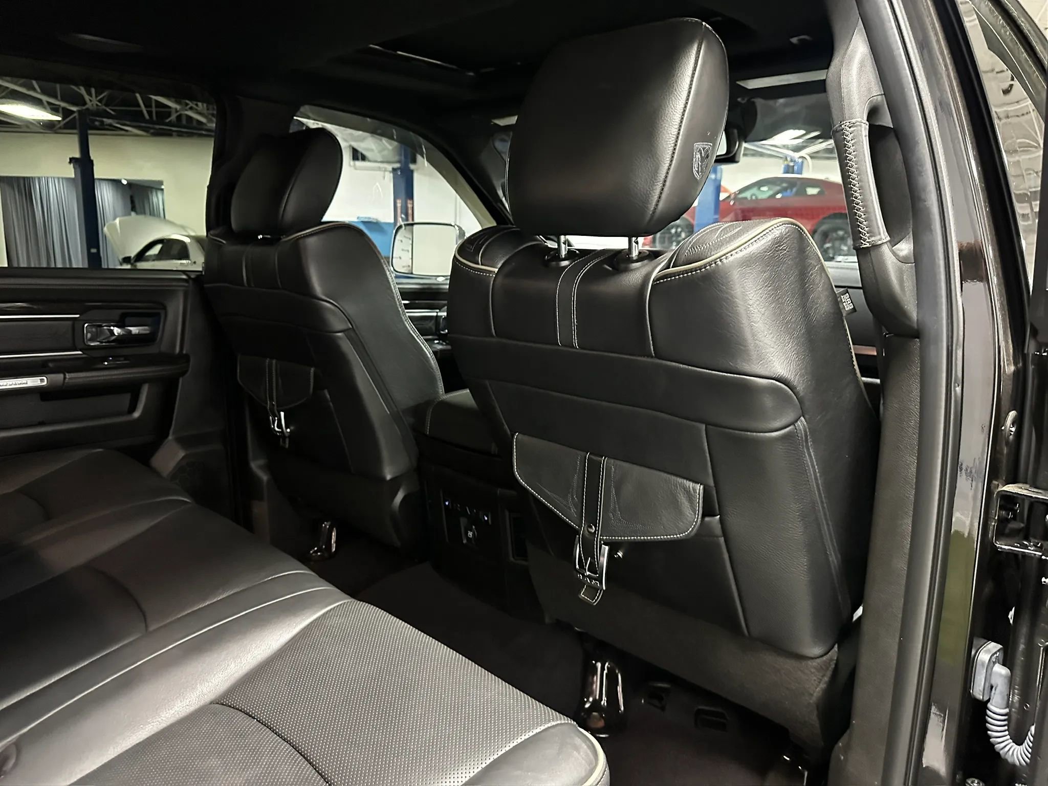 Used 2018 RAM 3500 Laramie Longhorn image 18