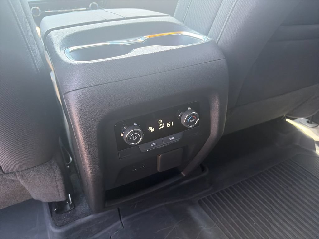 Used 2025 Chevrolet Traverse LT w/ Driver Confidence Package AWD/4WD image 15