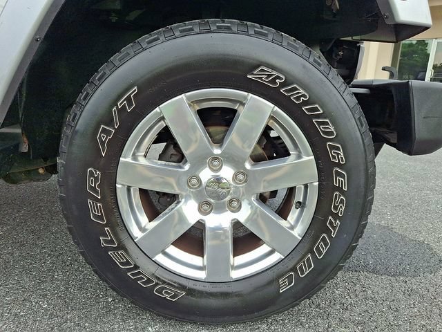 Used 2017 Jeep Wrangler Unlimited Sahara w/ Connectivity Group AWD/4WD image 8