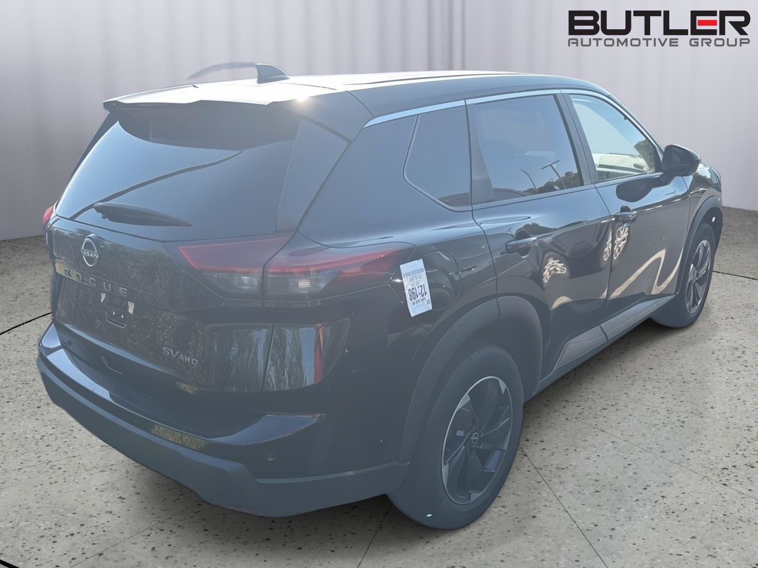 Used 2024 Nissan Rogue SV AWD/4WD image 8