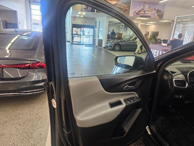 Used 2018 Chevrolet Equinox LS AWD/4WD image 32
