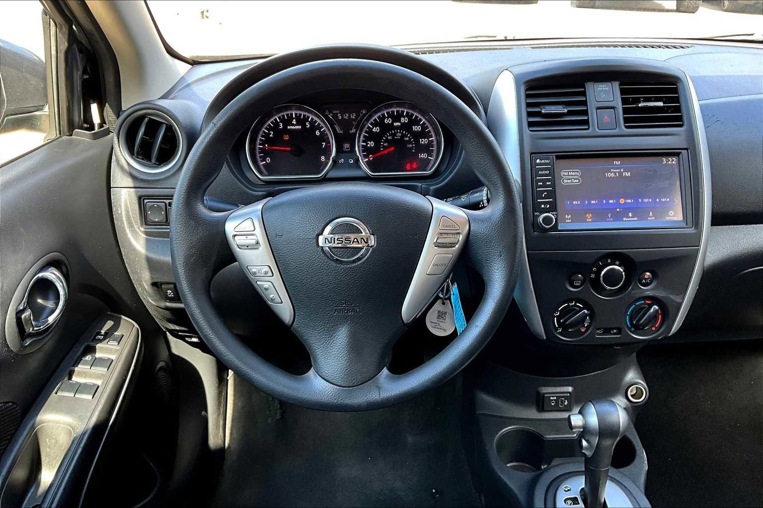 Used 2019 Nissan Versa SV image 5