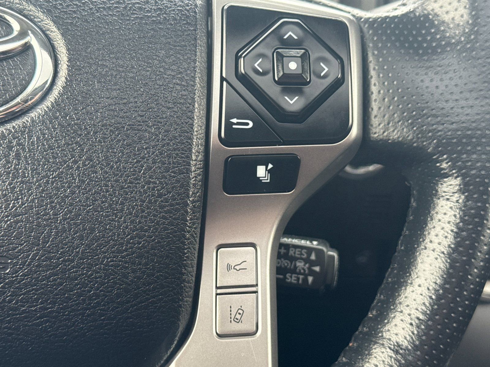 Used 2023 Toyota 4Runner Limited image 28