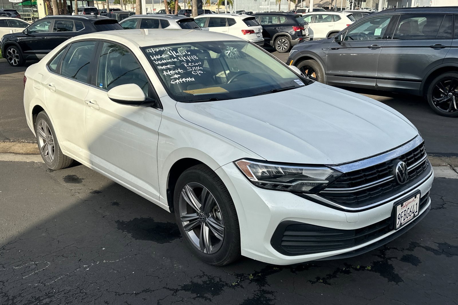 Used 2023 Volkswagen Jetta SE image 2