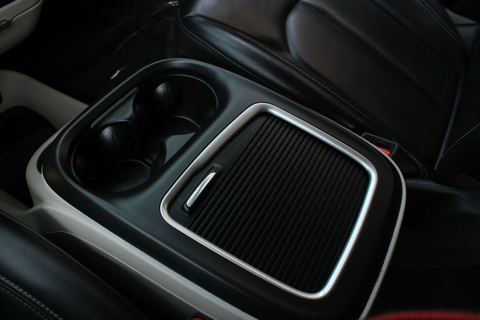 Used 2023 Chrysler Pacifica Touring-L FWD image 32